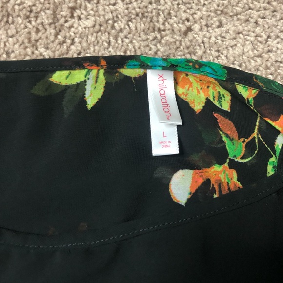 Open shoulder blouse - Picture 2 of 3